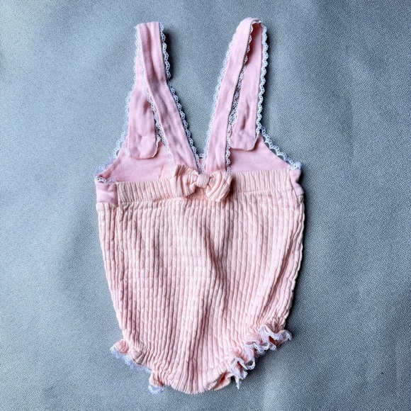 Vintage Peek-A-Babe Baby Girl Pink Bodysuit White Lace Flowers 3-6 Months - Picture 8 of 9